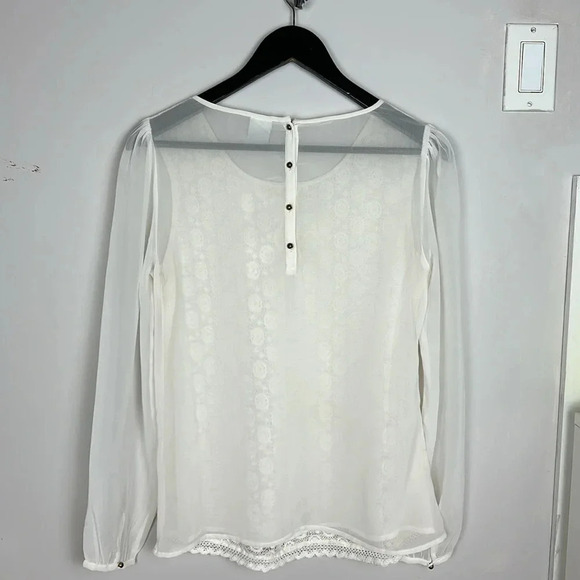 Vero Moda chiffon long sleeve with lined lace  front. - Picture 5 of 6